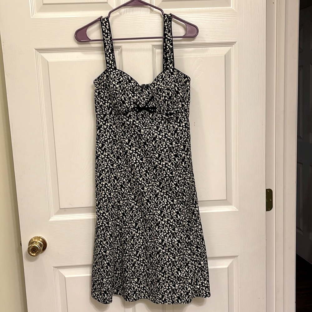 Dressbarn dress, black and cream color with paisley type pattern size 8